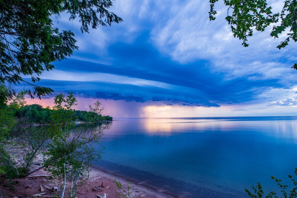 A thunderstorm over Lake Superior with a beautiful shelf cloud